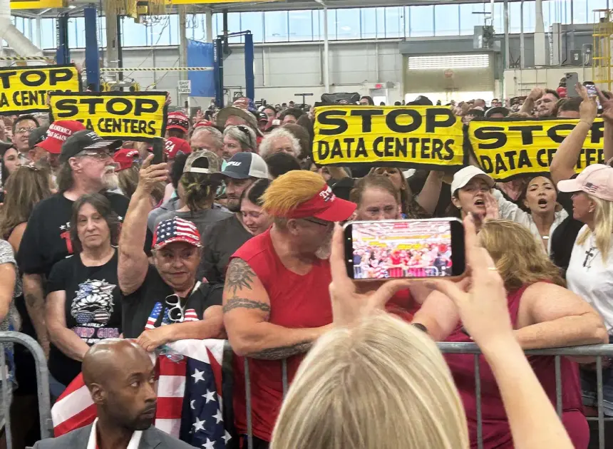 Texas Republicans Dig in on Opposition to Data Centers: Poll